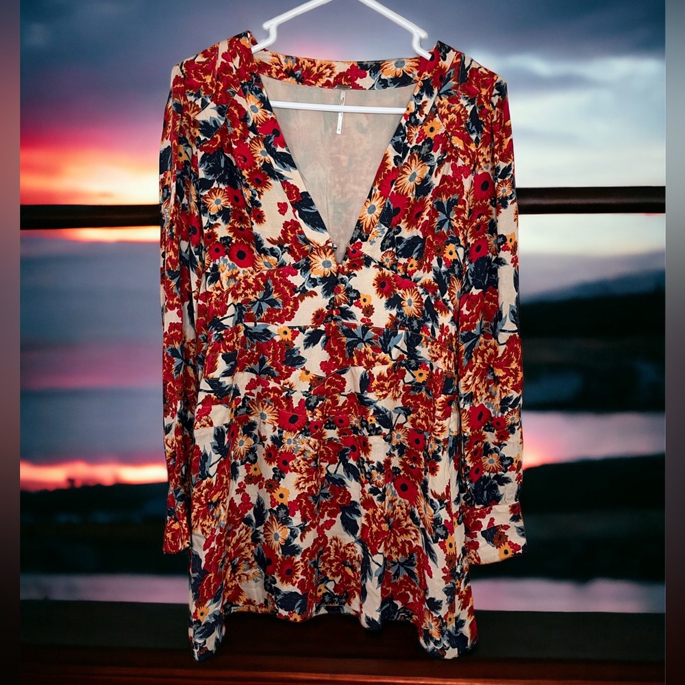Free People Womens Size 8 Bright Floral Dress With Button Closure - Read!